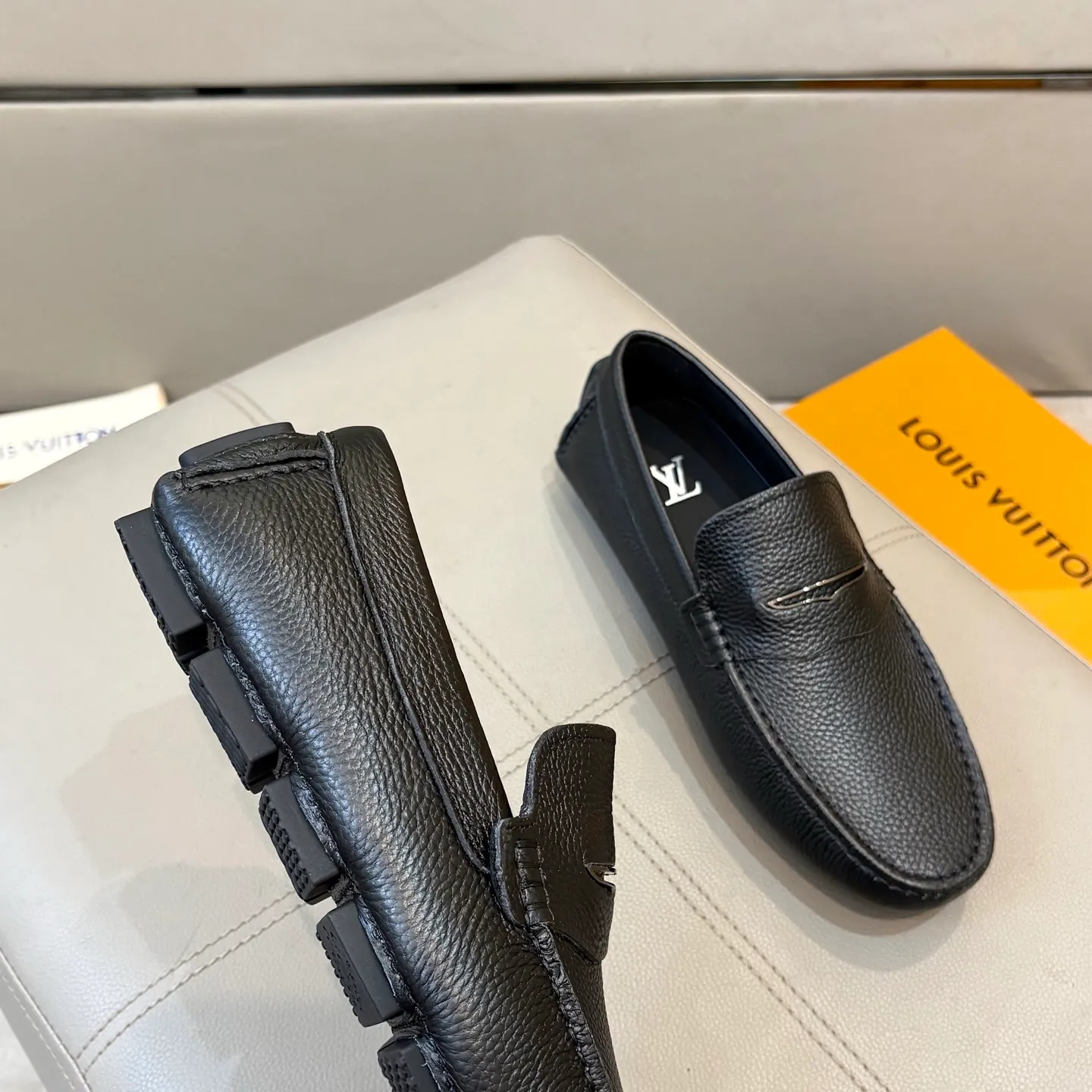 Factory price: 460💰LV men's beanie shoes 2025 official website synchronized <market top version> imported first-layer cowhide ➕ black cowhide original packaging. Size 38-45